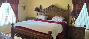 3-bedroom house in peaceful Lady Lake on the Golf Course with Golf cart.