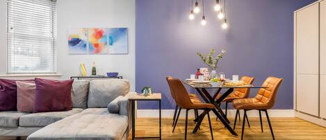 Departamento, 1 cama matrimonial, patio, en el área del jardín | Área de sala de estar