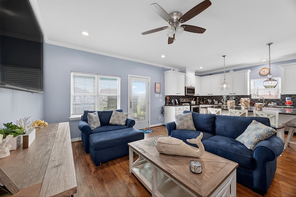 TV - King Crab - Pet Friendly, Steps to the Beach! (Crystal Beach)