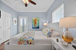 WiFi, bed sheets - King Crab - Pet Friendly, Steps to the Beach! (Crystal Beach)