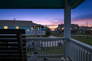 Terrace/patio - King Crab - Pet Friendly, Steps to the Beach! (Crystal Beach)