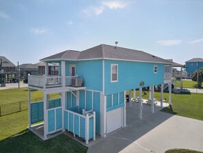 Exterior - King Crab - Pet Friendly, Steps to the Beach! (Crystal Beach)