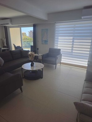 Living area - Stunning new beachfront condo 2BR/BA 9th flour, ocean view (Jacó)