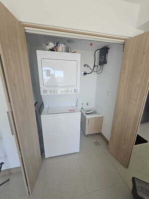 Interior - Stunning new beachfront condo 2BR/BA 9th flour, ocean view (Jacó)