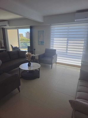 Living area - Stunning new beachfront condo 2BR/BA 9th flour, ocean view (Jacó)