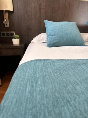 Desk, iron/ironing board, free WiFi, wheelchair access - Hotel 1948 Manresa (Manresa)