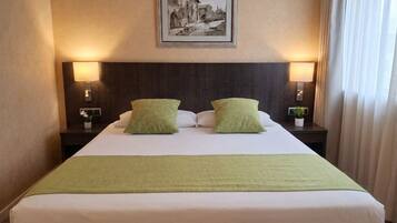 Desk, iron/ironing board, free WiFi, wheelchair access