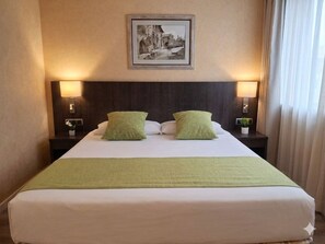 Desk, iron/ironing board, free WiFi, wheelchair access - Hotel 1948 Manresa (Manresa)