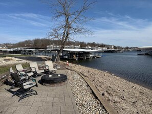 Property grounds - Malibu Sunrise Lakefront Oasis (Osage Beach)