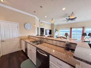 Fridge, microwave, oven, stovetop - Malibu Sunrise Lakefront Oasis (Osage Beach)