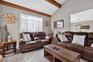 TV, fireplace, books - Mystic Ridge | Near Big Boulder Lake & Ski Slopes (Lake Harmony)