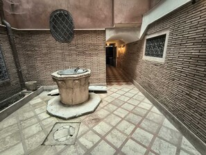 Property grounds - Historic Palace with Private Terrace | Grand Views over Campo Santo Stefano (Venezia)