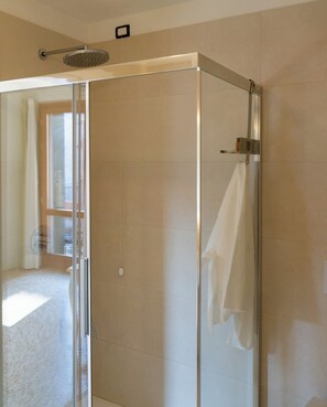 Shower, hair dryer, bidet, towels - Historic Palace with Private Terrace | Grand Views over Campo Santo Stefano (Venezia)