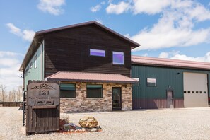 Exterior - Silver Spur & Western Star | Dual Retreat (Bozeman)