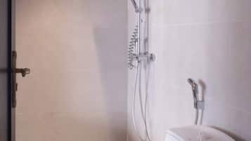 Deluxe Double Room, Balcony, Mountain View | Bathroom