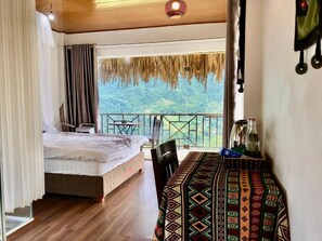Deluxe Double Room, Mountain View - La Rosa Homestay (Sa Pa)