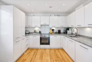 Private kitchen - Shoreditch Living – Sleek 2 Bedroom Flat (London)