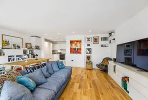 Living area - Shoreditch Living – Sleek 2 Bedroom Flat (London)