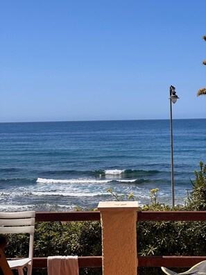 Property grounds - House by the sea - just a few steps to the beach, with garden & terrace (Porto Alabe)