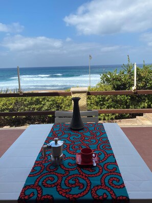 Outdoor dining - House by the sea - just a few steps to the beach, with garden & terrace (Porto Alabe)