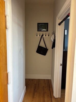 Interior - Comfortable Condo in Hoboken - 20 Minutes to MetLife Stadium for World Cup (Hoboken)