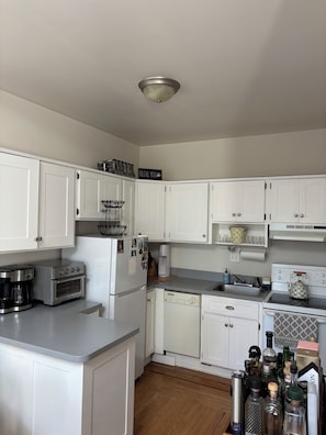 Private kitchen - Comfortable Condo in Hoboken - 20 Minutes to MetLife Stadium for World Cup (Hoboken)