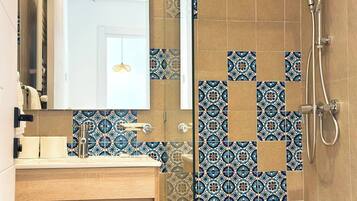 Apartment, 2 Bedrooms, Terrace | Bathroom