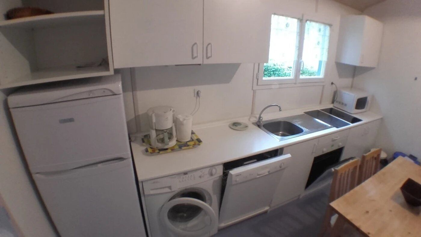 Réfrigérateur, micro-ondes, plaque de cuisson, lave-vaisselle