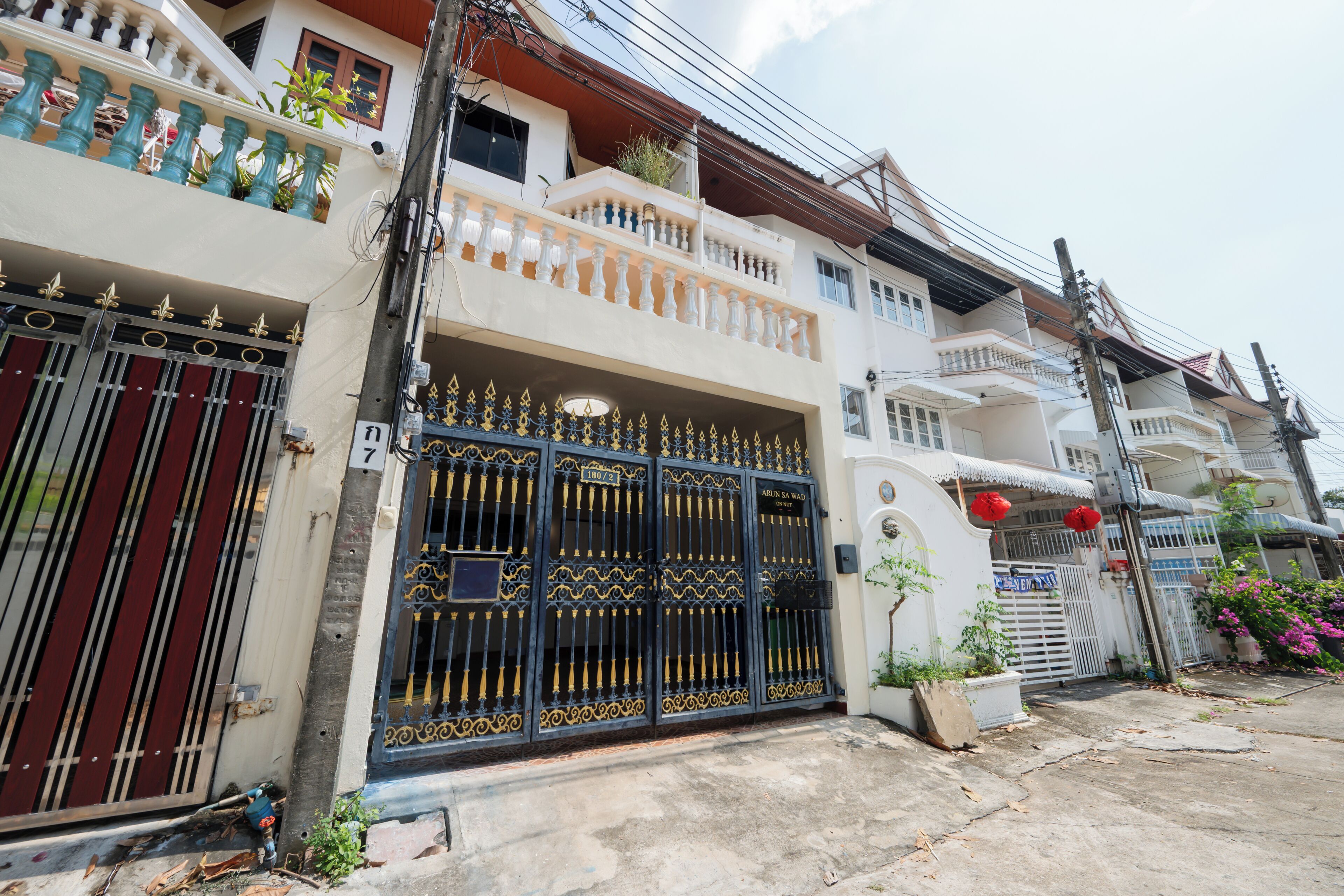 Family Room | Exterior detail