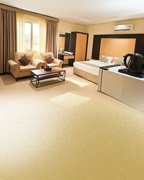 Luxury Studio | Egyptian cotton sheets, premium bedding, down comforters - Hotel LOVER (Riyadh)