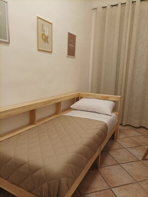 Internet, bed sheets - VAN Come to Naples. Entire apartment. Port'alba, Bellini Square. (Napoli)