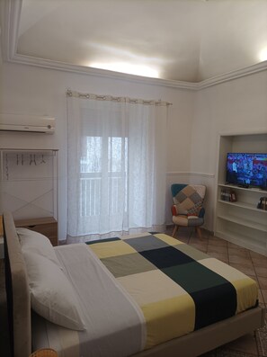 Internet, bed sheets - VAN Come to Naples. Entire apartment. Port'alba, Bellini Square. (Napoli)