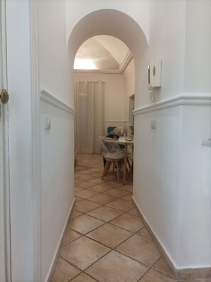 Interior - VAN Come to Naples. Entire apartment. Port'alba, Bellini Square. (Napoli)