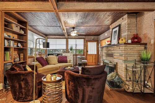 Peaceful Cabin | Redwoods, Creek + Outdoor Space