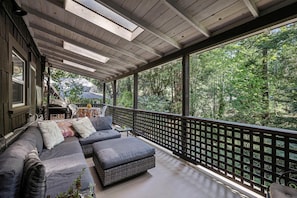 Terrace/patio - Peaceful Cabin | Redwoods, Creek + Outdoor Space (Brookdale)