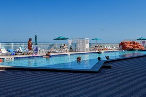 Pool - HBR 219 beach front building with pool, hot tub, and nearby spalsh park. (Daytona Beach)