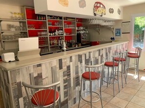Bar (in der Unterkunft)