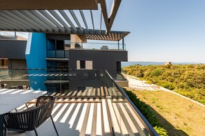 Outdoor dining - Seaside Luxury Apartment Infinity Blue A4 with pool (Zadar)