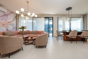 TV - Seaside Luxury Apartment Infinity Blue A4 with pool (Zadar)