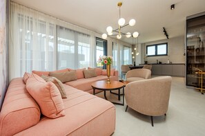 TV - Seaside Luxury Apartment Infinity Blue A4 with pool (Zadar)