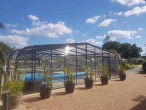 Indoor pool, a heated pool - Camping 3 étoiles - Piscine  - ccbfeig (Baye)
