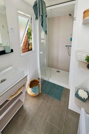 Bathroom - Camping 3 étoiles - Piscine  - ccbfeih (Baye)