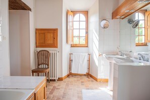 Suite Confort, vue lac | Salle de bain