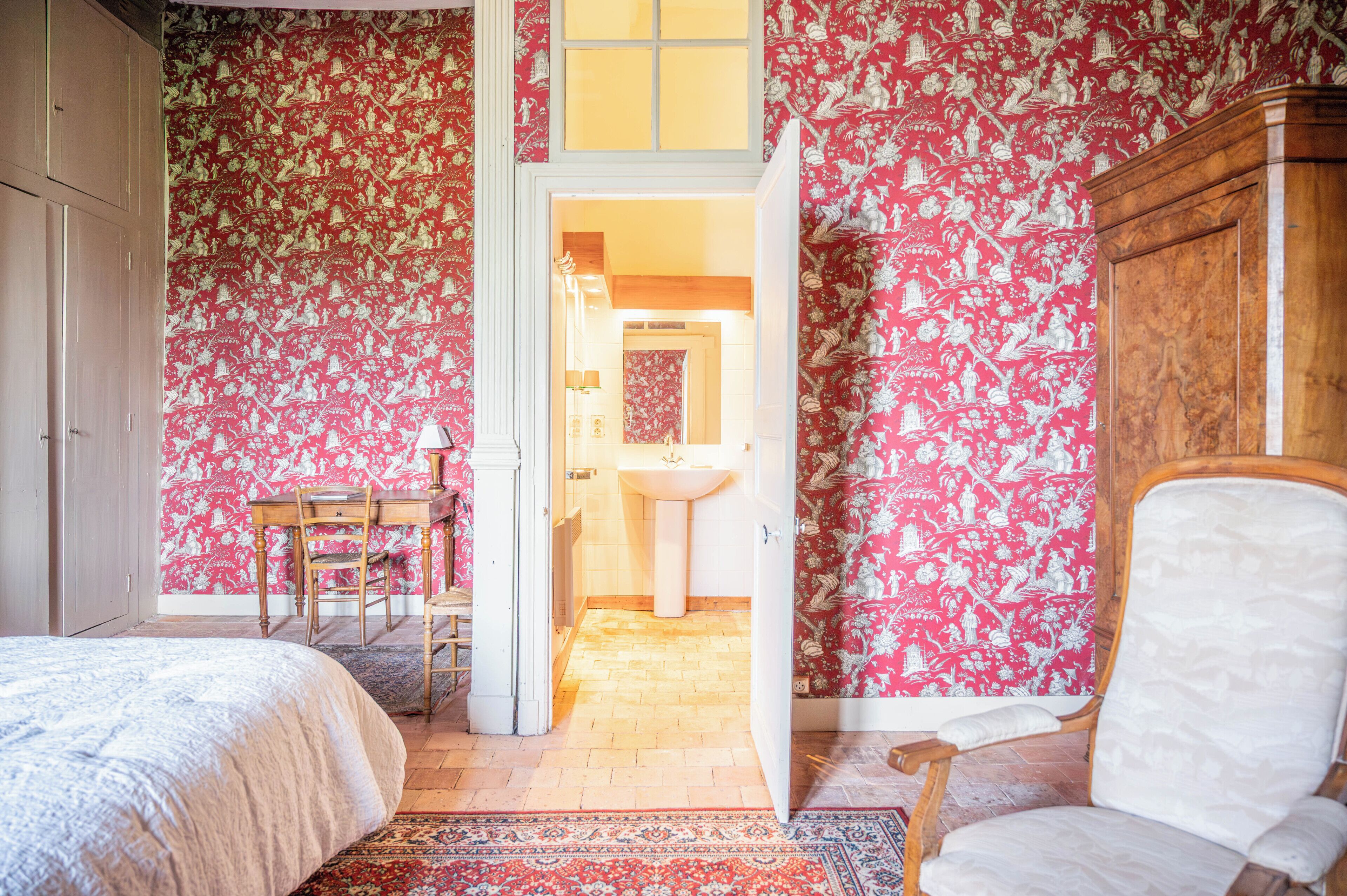 Comfort Suite, Lake View | Individually decorated, free WiFi