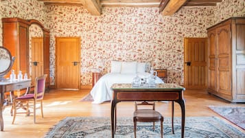 Deluxe suite, uitzicht op meer | Individueel gedecoreerd, gratis wifi