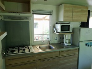 Fridge, microwave, stovetop - Camping 3 étoiles - Piscine  - ccbfgbg (Collias)