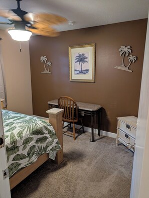 3 bedrooms, WiFi, bed sheets - come stay in this nice 3 bedroom (Salt Springs)