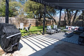 Terrace/patio - Cozy 3BR/2BA - Peaceful, Pet-friendly Home (Cedar Park)