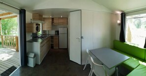 Fridge, microwave, stovetop - Camping 3 étoiles - Piscine  - ccbfgca (Collias)