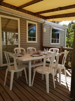 Outdoor dining - Camping 3 étoiles - Piscine  - ccbfgcb (Collias)